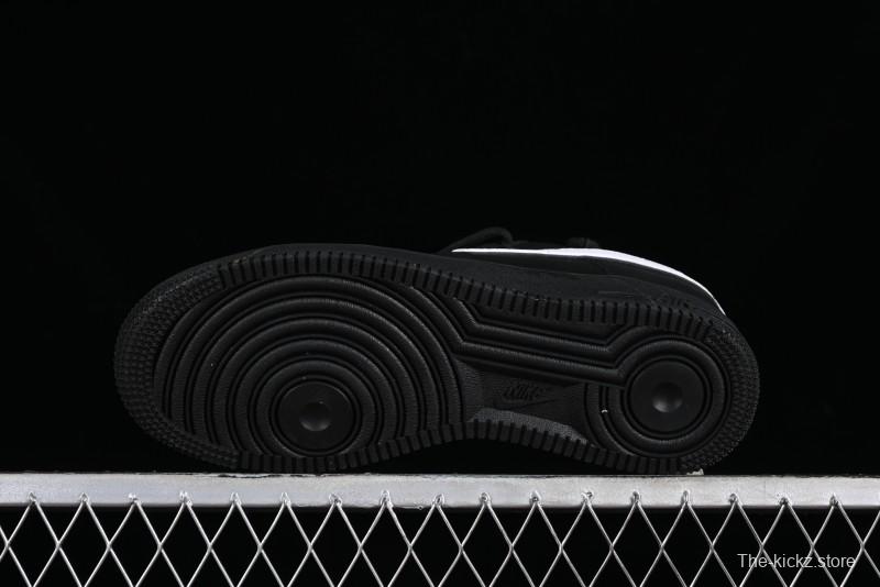 Nike Air Force 1 '07 Low Classic Lace-Up Casual Sneakers in Black & White - ZH0316-018