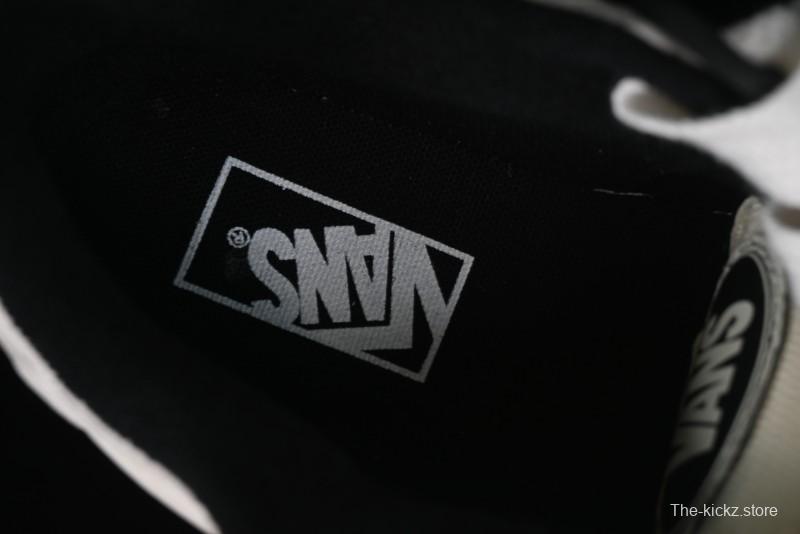 Vans Classics Knu Skool Retro Sneakers with Enlarged Toe and Thickened Tongue - VN000CZUVE1