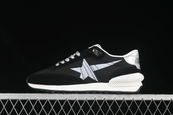 Golden Goose Marathon Comfortable Low-Top Lifestyle Sneakers in White Black - H8D4