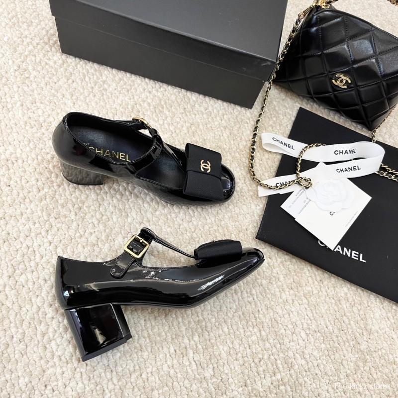 2025 Women Chanel Black Patent Leather Mary Jane Bow KFY00310