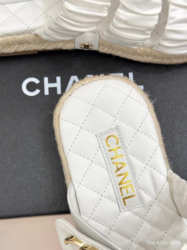 2025 Women Chanel White Leather Slippers KFY00230
