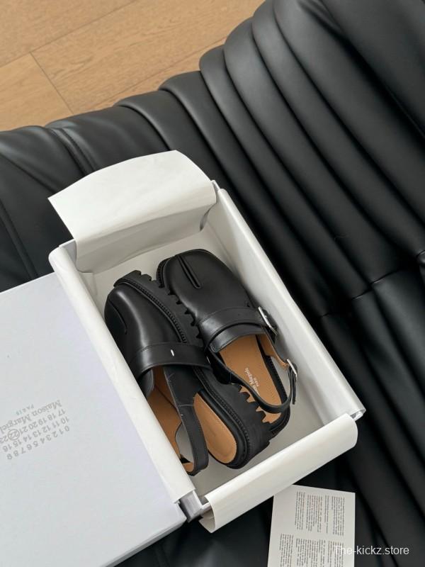 2025 Women MM6 Black Leather Sandals Tabi KFY00310