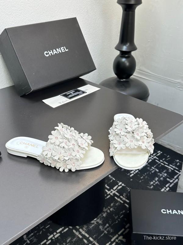 2025 Women Chanel White Leather Slippers