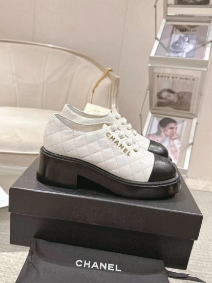 2025 Women Chanel White Black Leather Sneakers
