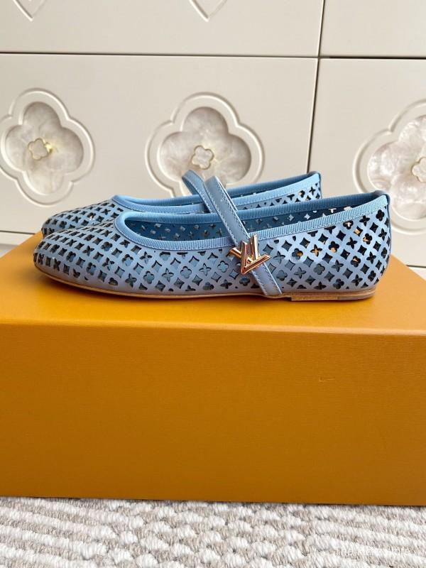 2025 Women Louis Vuitton Light Blue Patent Leather Mary Jane Flats KFY00310