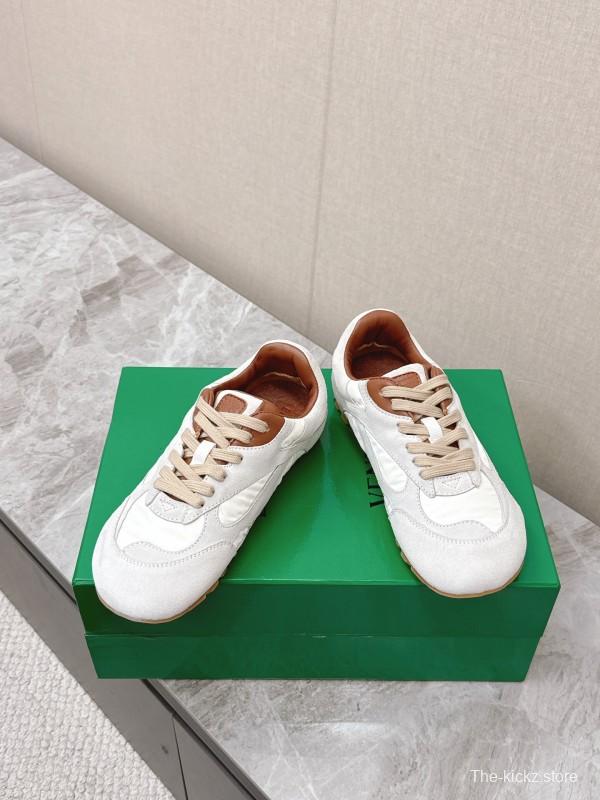 2025 Unisex Bottega Veneta White Nylon Suede Sneakers Woven Pattern KFY00290
