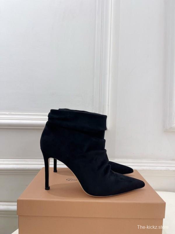 Gianvito Rossi Fall Winter 2025 GR Pointed Toe Retro Pleated High Heel Ankle Boots - KFY00340