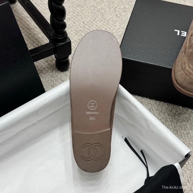 Chanel 2025 SS Teddy Fur Loafers with Double C Logo - KFY00300