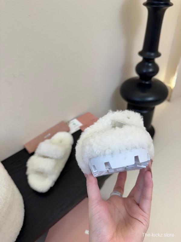 Miu Miu Spring/Summer 2025 Fur Slides - KFY00310